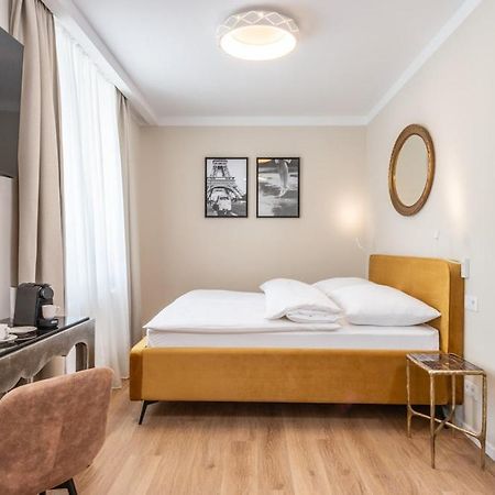 Pappas Hotel&Studio Poděbrady Buitenkant foto