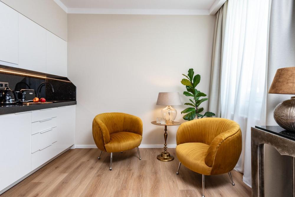 Pappas Hotel&Studio Poděbrady Buitenkant foto